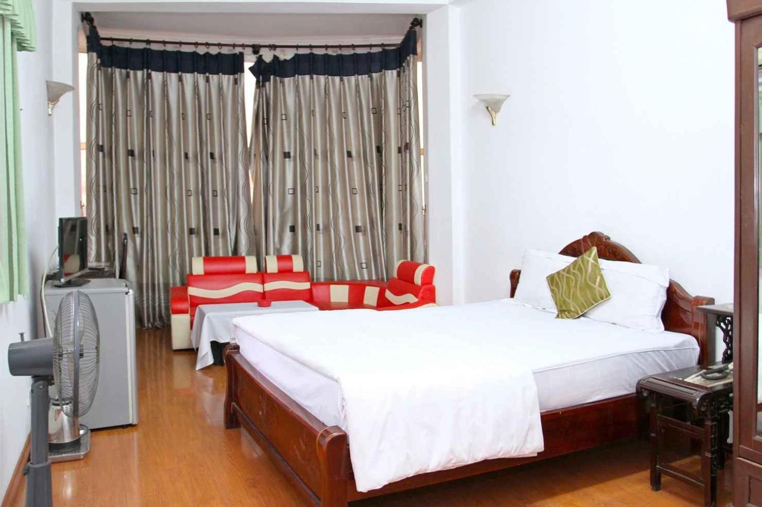 Hoang Cuong Hotel 15 Nguyen Thai Hoc Hanoï Extérieur photo